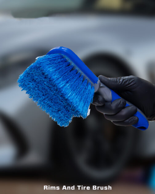 فڵچەی تایبەت بە شۆردنی تایەی ئۆتۆمبێل Car Tire Brush