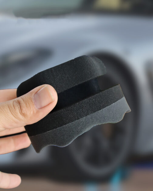 إسفنجة Tire Dressing Shine Applicator مخصصة لتسويد التواير.
